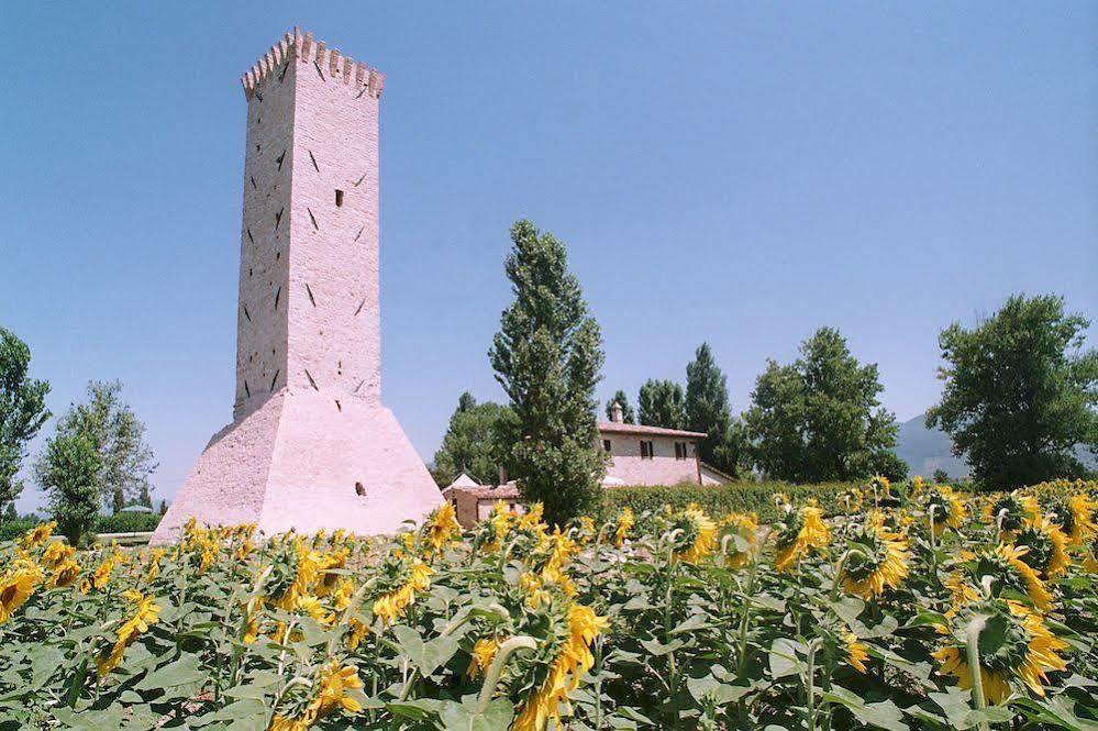 Agriturismo Le Due Torri Torre Quadrano Spello Exterior photo