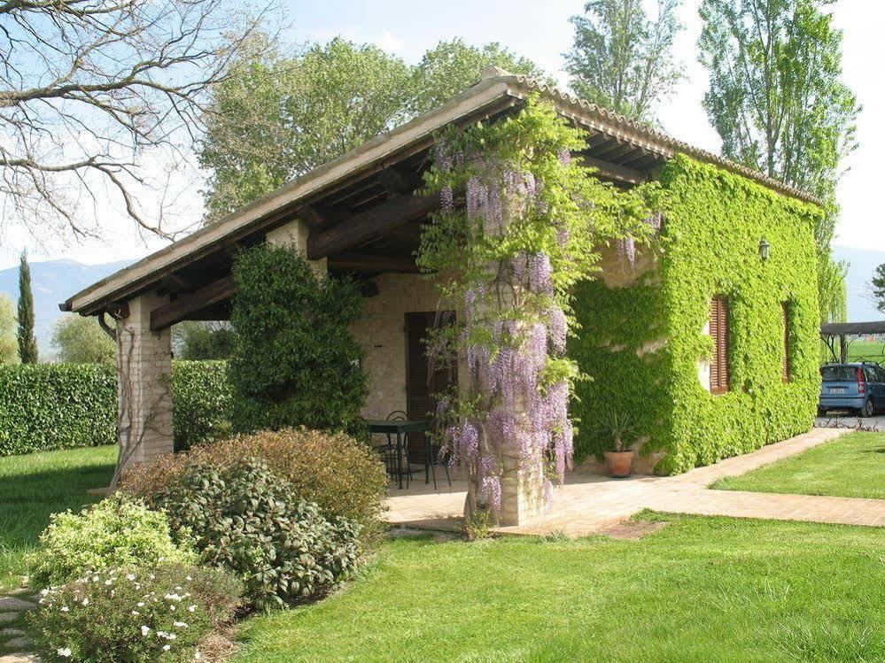 Agriturismo Le Due Torri Torre Quadrano Spello Exterior photo